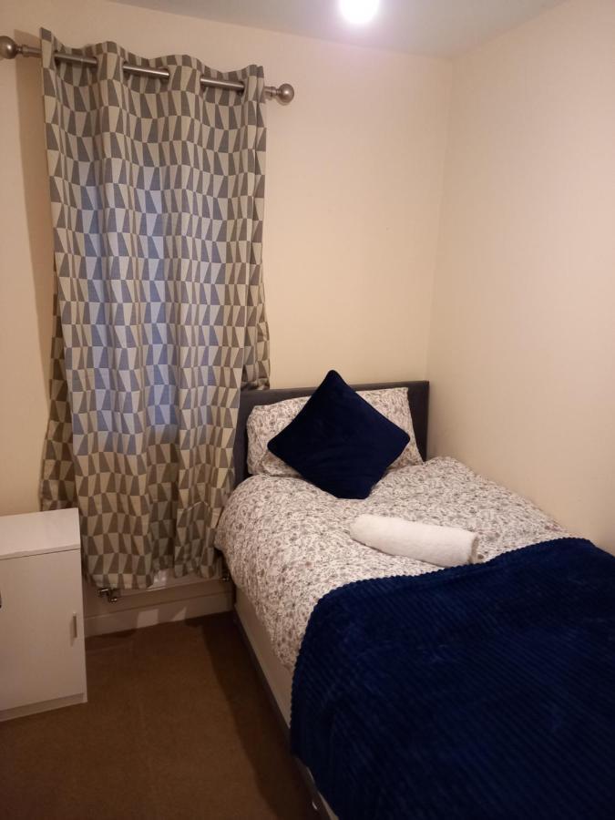 Immaculate 3 Bedroom Property. นอตติงแฮม ภายนอก รูปภาพ
